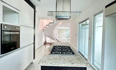 RESIDENCIA EN ESQUINA, EN VENTA, COTO ANDALUCIA VIRREYES