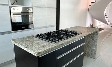RESIDENCIA EN ESQUINA, EN VENTA, COTO ANDALUCIA VIRREYES