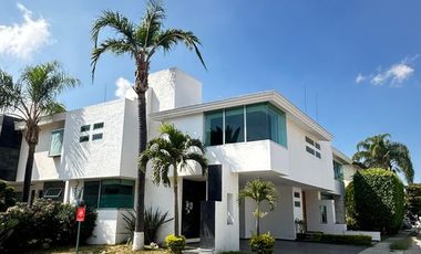 RESIDENCIA EN ESQUINA, EN VENTA, COTO ANDALUCIA VIRREYES