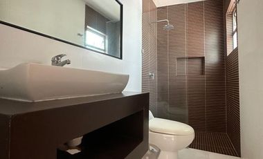 RESIDENCIA EN ESQUINA, EN VENTA, COTO ANDALUCIA VIRREYES