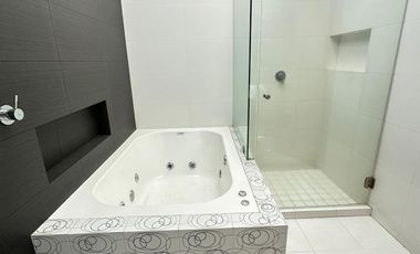 RESIDENCIA EN ESQUINA, EN VENTA, COTO ANDALUCIA VIRREYES