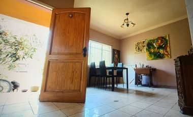 SE VENDE CASA CON GRAN TERRENO, SECTOR EL RETIRO (CÓD. 439)