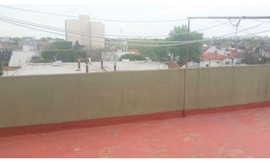 Dpto 2 amb muy luminoso, 2do piso por escalera