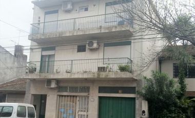 Dpto 2 amb muy luminoso, 2do piso por escalera