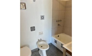 Dpto 2 amb muy luminoso, 2do piso por escalera