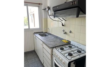 Dpto 2 amb muy luminoso, 2do piso por escalera