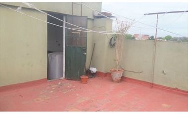 Dpto 2 amb muy luminoso, 2do piso por escalera