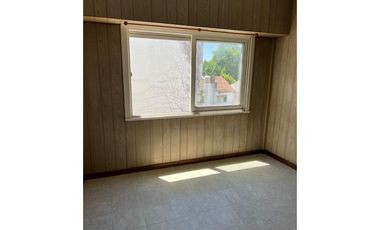 Dpto 2 amb muy luminoso, 2do piso por escalera