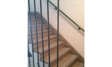 Dpto 2 amb muy luminoso, 2do piso por escalera