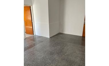 Dpto 2 amb muy luminoso, 2do piso por escalera