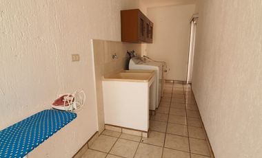 CASA AMUEBLADA EN RENTA MUY CÉNTRICA