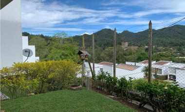 CASA EN EL RETIRO