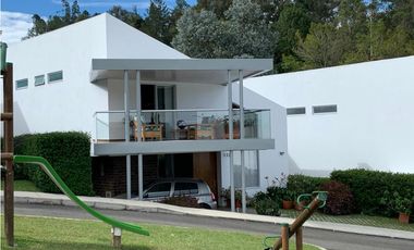 CASA EN EL RETIRO