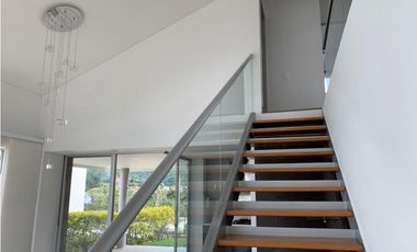 CASA EN EL RETIRO