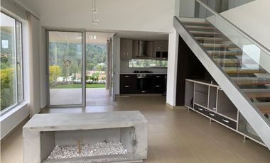 CASA EN EL RETIRO
