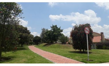 Maginifica casa campestre en Cota Conjunto Vizcaya