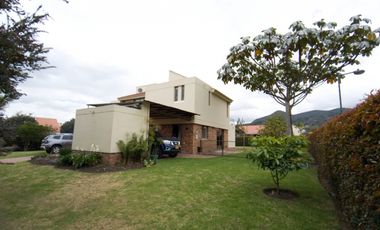 Maginifica casa campestre en Cota Conjunto Vizcaya