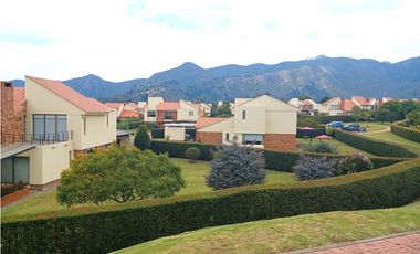 Maginifica casa campestre en Cota Conjunto Vizcaya