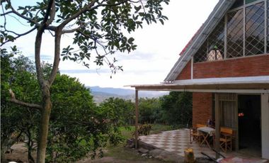 Casa campestre con lindas vistas en La Mesa