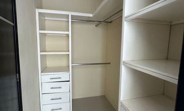 Casa Amueblada-Equipada  con Amplio Jardín y Piscina, Terreno 600m2