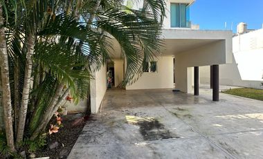 Casa Amueblada-Equipada  con Amplio Jardín y Piscina, Terreno 600m2