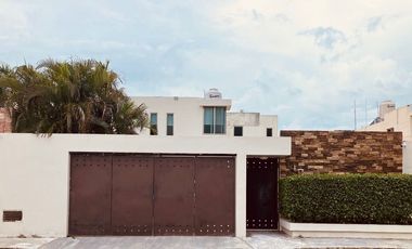 Casa Amueblada-Equipada  con Amplio Jardín y Piscina, Terreno 600m2