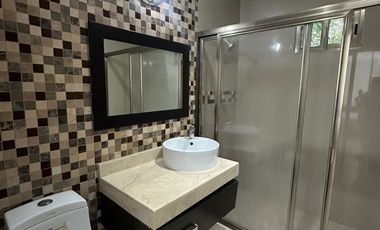 Casa Amueblada-Equipada  con Amplio Jardín y Piscina, Terreno 600m2