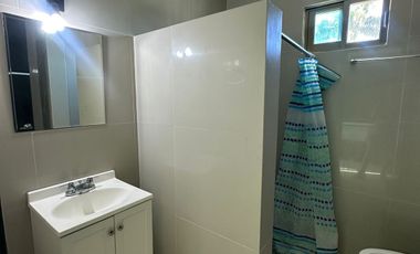 Casa Amueblada-Equipada  con Amplio Jardín y Piscina, Terreno 600m2
