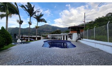 Venta de casa campestre en Copacabana
