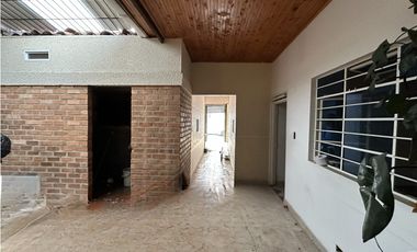 LOCAL MEDIANERO AMPLIO EN ALQUILER PARA ESTRENAR EN EL CENTRO DE YUMBO