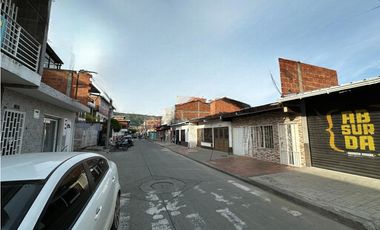 LOCAL MEDIANERO AMPLIO EN ALQUILER PARA ESTRENAR EN EL CENTRO DE YUMBO