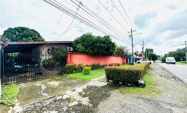 Venta de casa comercial en David, El Vedado.