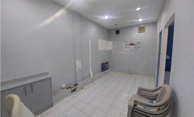 Alquilo local comercial en central de Chitre.