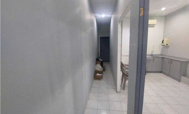Alquilo local comercial en central de Chitre.