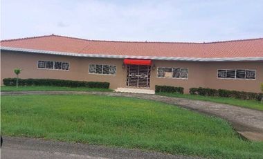 Alquilo casa en zona exclusiva de La Villa de Los Santos