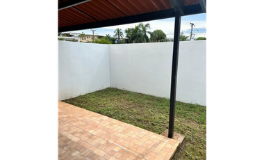 Se alquila casa en bethania