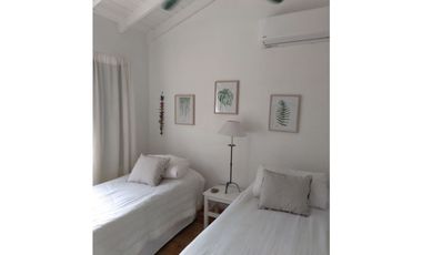 HERMOSA CASA EN PINAMAR A 1 CUADRA Y MEDIA DEL MAR