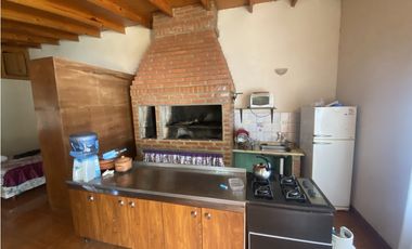 VENDO CASA CON PISCINA Y QUINCHO EN CANDELARIA MNES