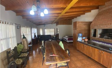 VENDO CASA CON PISCINA Y QUINCHO EN CANDELARIA MNES