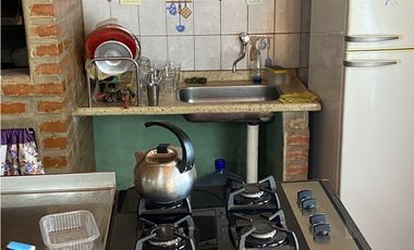 VENDO CASA CON PISCINA Y QUINCHO EN CANDELARIA MNES