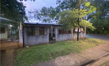 VENDO 3 CASAS EN TERRENO EN ESQUINA - POSADAS MNES