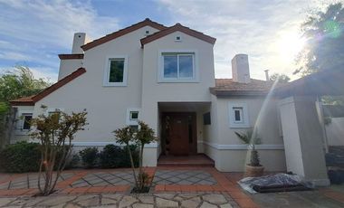 Casa en Venta en condominio Las Bandadas de Piedra Roja