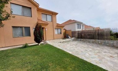 Casa en Venta en Rojas Magallanes con Los Raulies