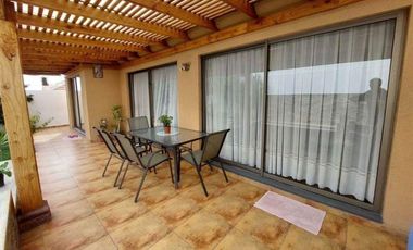 Casa en Venta en Rojas Magallanes con Los Raulies