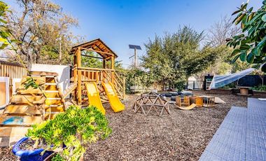 Casa en Venta en Las Hualtatas / Fantástica Propiedad Uso Educacional