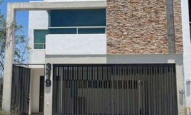 CASA EN VENTA EN PRIVADA CUMBRES SANTORAL