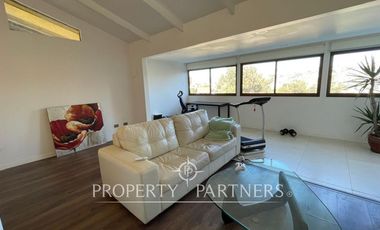 Confort y Amplitud en Dos Niveles completamente remodelada.