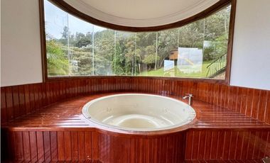 Vendo Espectacular Casa campestre en el Alto del Escobero