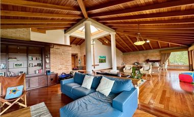 Vendo Espectacular Casa campestre en el Alto del Escobero