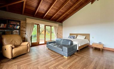 Vendo Espectacular Casa campestre en el Alto del Escobero